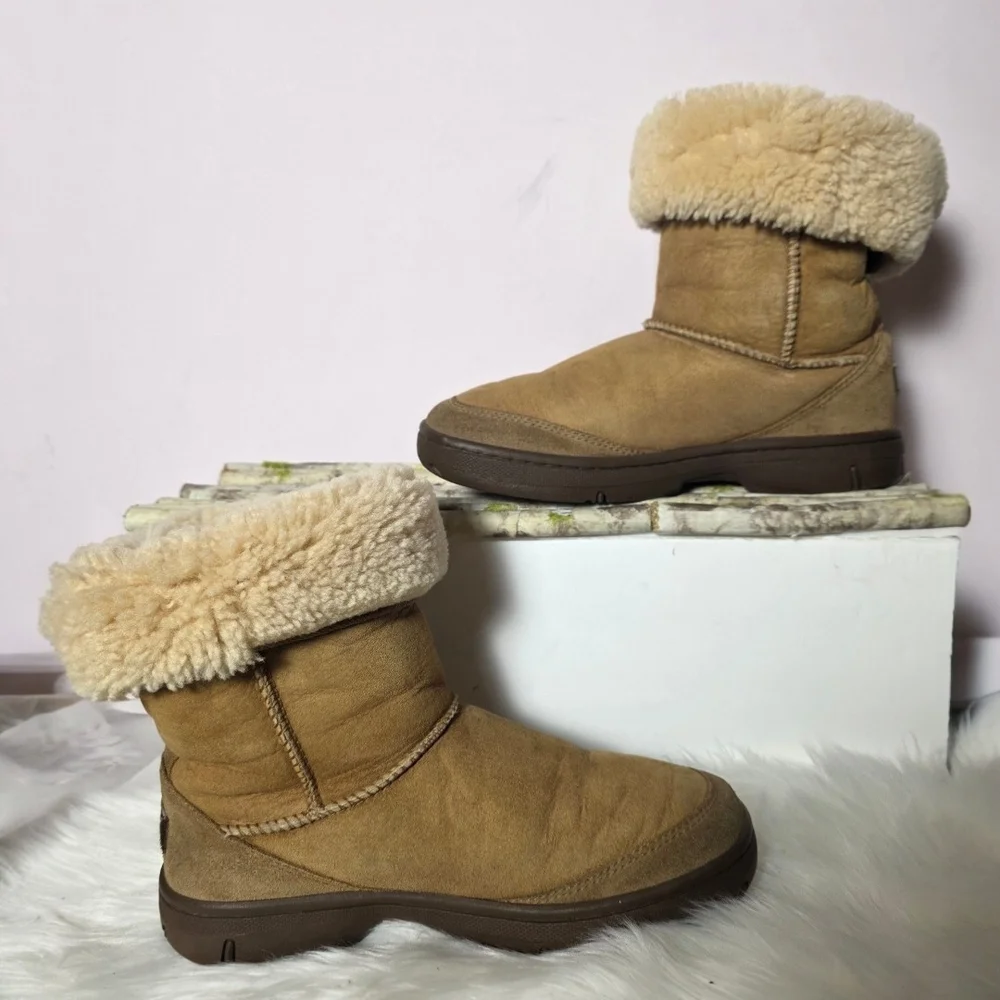 UGG Ultimate Short 5275 Chestnut Sheepskin Boots Women’s Size 9 Classic Cozy